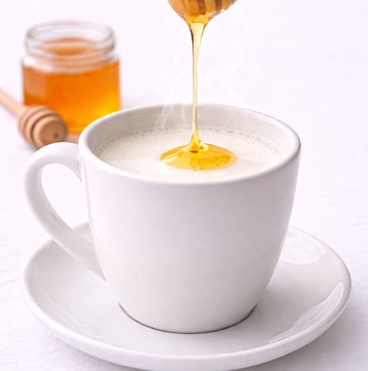 Heiße Milch mit Honig